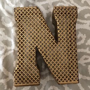 “N” table decor